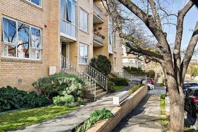 /international/au/8-402-toorak-road-toorak-vic-148632732/?lang=en