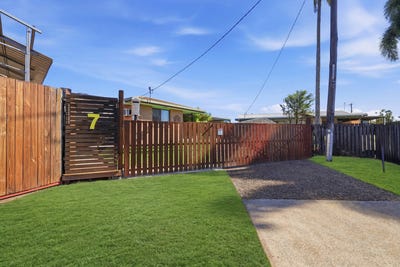 /international/au/7-leeuwin-court-andergrove-qld-151581128/