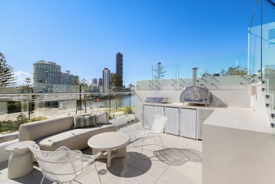 /international/au/4-19-21-rankin-parade-main-beach-qld-152660032/