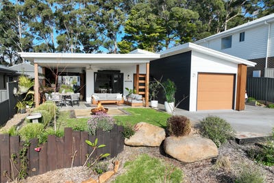 /international/au/21-nethercote-street-mollymook-nsw-151376208/