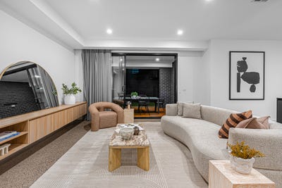 /international/au/10-cedar-street-aintree-vic-151260356/