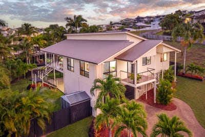 /international/au/11-genesta-court-bushland-beach-qld-150872104/