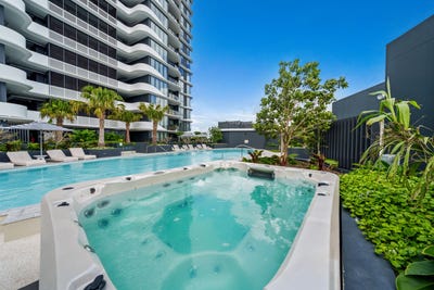 /international/au/unit-704-180-marine-parade-labrador-qld-151015056/