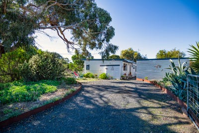 /international/au/30-centre-road-venus-bay-vic-151278596/
