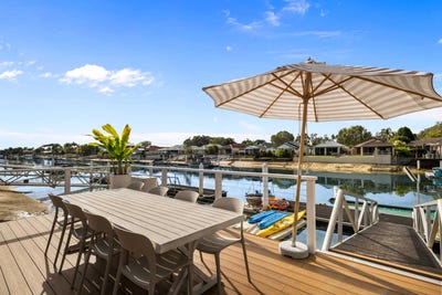 /international/au/98-maroochy-waters-drive-maroochydore-qld-152521100/