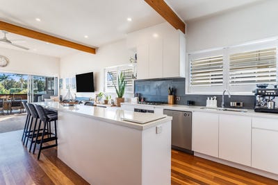 /international/au/2-14-hampton-court-pottsville-nsw-151282780/