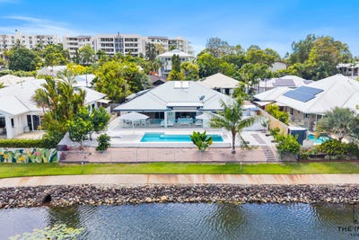 /international/au/3-lagoon-drive-trinity-beach-qld-152560780/