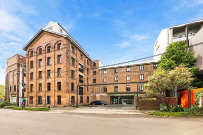 /international/au/studio-501-3-gladstone-street-newtown-nsw-505262444/