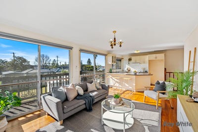 /international/au/10a-and-10b-bavarde-avenue-batemans-bay-nsw-148525032/