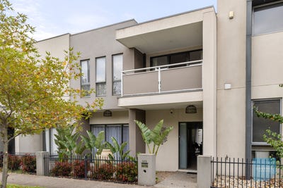 /international/au/145-the-esplanade-caroline-springs-vic-151600804/