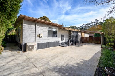 /international/au/7-greenwood-drive-launching-place-vic-148563312/?lang=id