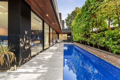 /international/au/15-gordon-street-hampton-vic-152612632/