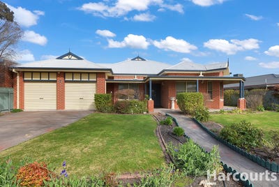 /international/au/13-karingal-crescent-horsham-vic-152630176/