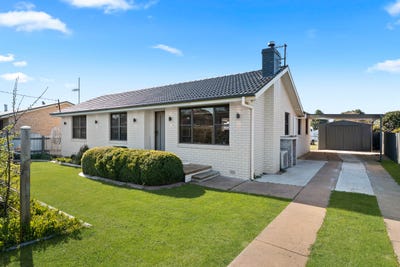 /international/au/19-brooklands-street-crookwell-nsw-152456412/