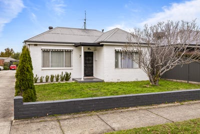 /international/au/7-alfred-street-sebastopol-vic-152650840/