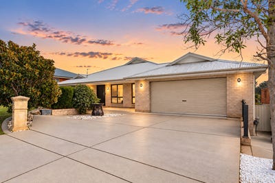 /international/au/18-yanko-crescent-bourkelands-nsw-152055580/