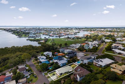 /international/au/7-julie-terrace-ormiston-qld-150632344/