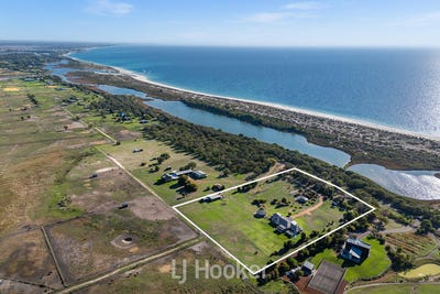 /international/au/216-forrest-beach-road-wonnerup-wa-150896916/