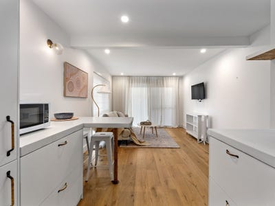 /international/au/1-22-alfred-street-mermaid-beach-qld-152635956/