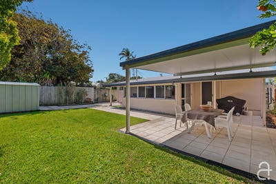 /international/au/10-tamala-street-warana-qld-152227192/