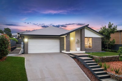 /international/au/11-maddie-street-bonnells-bay-nsw-151335832/