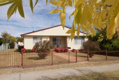 /international/au/18-park-street-uralla-nsw-150931808/