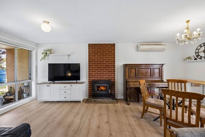 /international/au/25-croton-street-rivett-act-150828760/