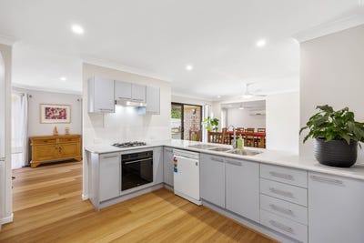 /international/au/19-conder-crescent-metford-nsw-150913980/