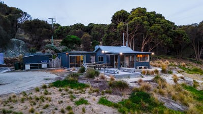 /international/au/689-west-end-road-leeka-tas-700411684/