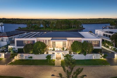 /international/au/2100-the-circle-sanctuary-cove-qld-151352848/