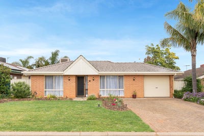 /international/au/40-browne-circuit-craigmore-sa-152519132/