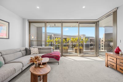 /international/au/84-44-macquarie-street-barton-act-151050792/