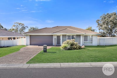 /international/au/11-mckinlay-place-tamworth-nsw-148514016/