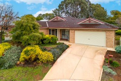 /international/au/20-kavanagh-circuit-temora-nsw-151465892/