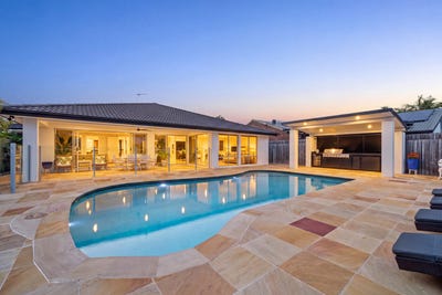 /international/au/8-winch-court-mermaid-waters-qld-152561900/