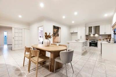 /international/au/198-main-hurstbridge-road-diamond-creek-vic-151183492/