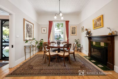 /international/au/21-loch-street-beechworth-vic-147641304/