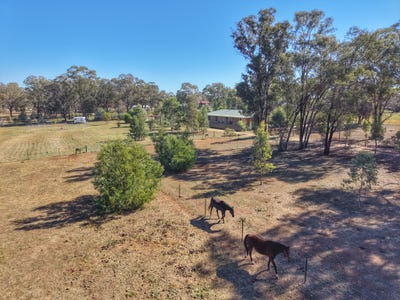 /international/au/177-camp-road-cowra-nsw-151264464/