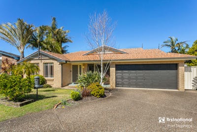 /international/au/8-the-bulwark-corlette-nsw-152401048/