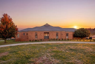 /international/au/2669-sapphire-road-wheeo-nsw-700407004/