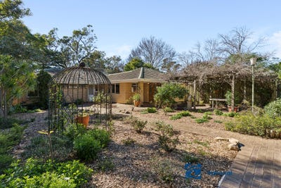 /international/au/229-kalamunda-road-maida-vale-wa-151949396/
