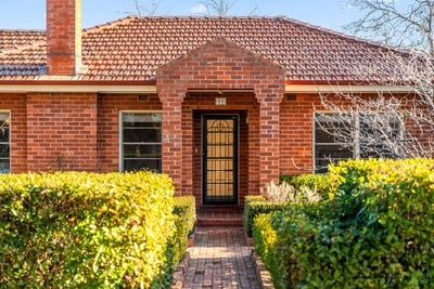 /international/au/90-stuart-street-narrabundah-act-148544244/