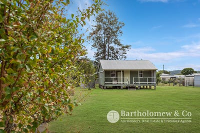 /international/au/13-mulholland-street-mount-alford-qld-204461764/