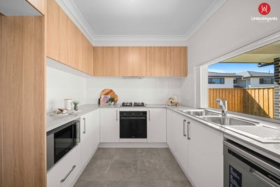 /international/au/lot-1101-unit-4-pioneer-drive-carnes-hill-nsw-152355680/