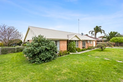 /international/au/1-1-waddington-court-highton-vic-152637632/