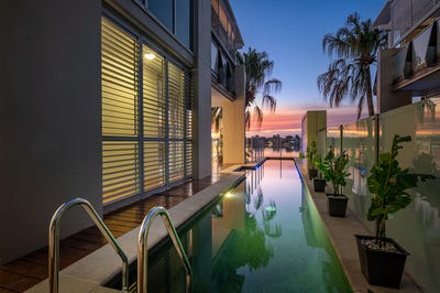 /international/au/unit-25-20-anchorage-circuit-twin-waters-qld-150931260/