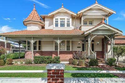 /international/au/1-8-collins-street-mentone-vic-150892552/