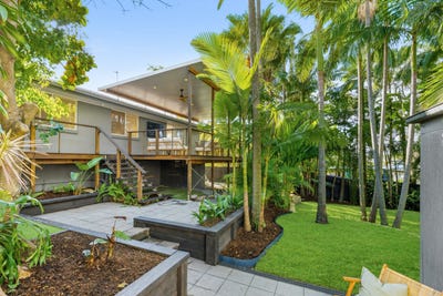 /international/au/2-66-falconer-street-southport-qld-151498072/