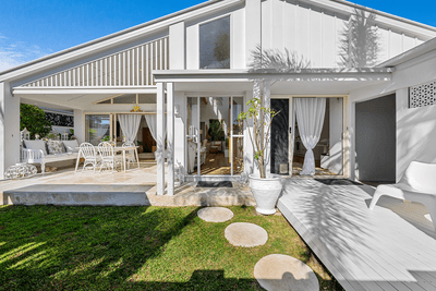 /international/au/12-toorak-park-avenue-mermaid-waters-qld-152087560/