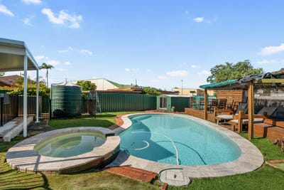 /international/au/9-muller-lane-lawnton-qld-148622668/